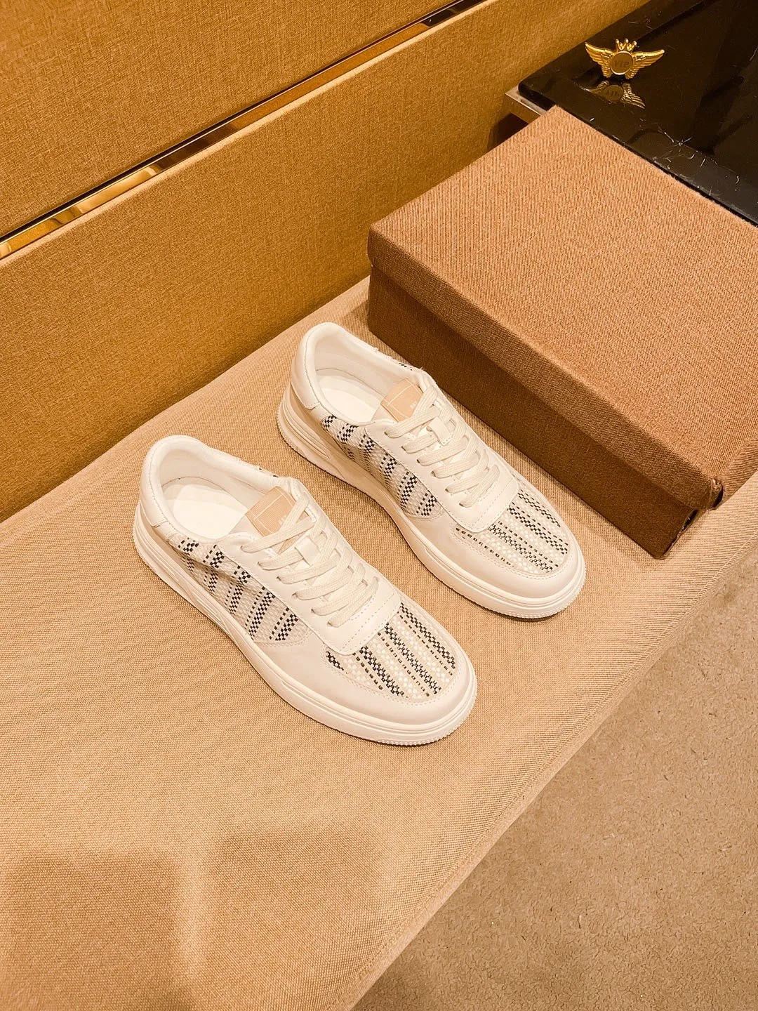 🚘🚘Factory batch 400💰【Dior】🔥Men's high-end brand of shoes official website 1:1 latest masterpiece: the upper is made of first-layer cowhide imported from Italy with a comfortable and breathable lining➕original non-slip and wear-resistant outsole🔥, making walking more convenient and comfortable! An exclusive new model, a stunning work, a beautiful 1:1 replica [color] compared to the official quality! Create a fashionable personality to set off your uniqueness! A must-have for trendy men! Classic 🔥Size: 38-44 Color: 🔥 2⃣️colors available🔥